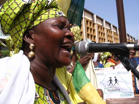 16 de octubre, las mujeres de Mali transmiten la Carta a las mujeres de Burkina