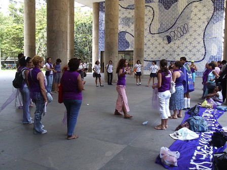 MULHERES EM MOVIMENTO MUDAM O MUNDO 